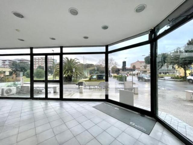 Locale Commerciale in vendita a Camaiore, Toscana