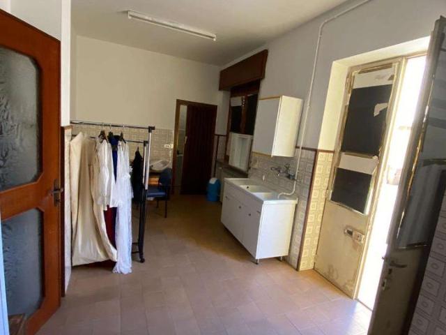 Locale Commerciale in vendita a Piemonte, Novara