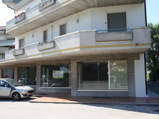 Locale Commerciale in vendita a Santa Maria di Camisano, Camisano Vicentino