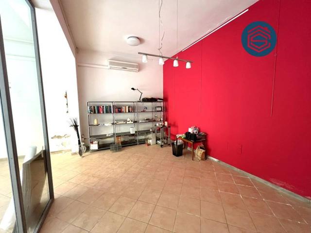 Locale Commerciale in vendita a Prataccio, Campi Bisenzio