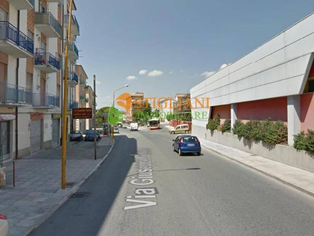 Locale Commerciale in vendita a Campobasso, Molise