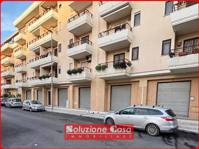 Locale Commerciale in vendita a Canosa di Puglia, Barletta-Andria-Trani