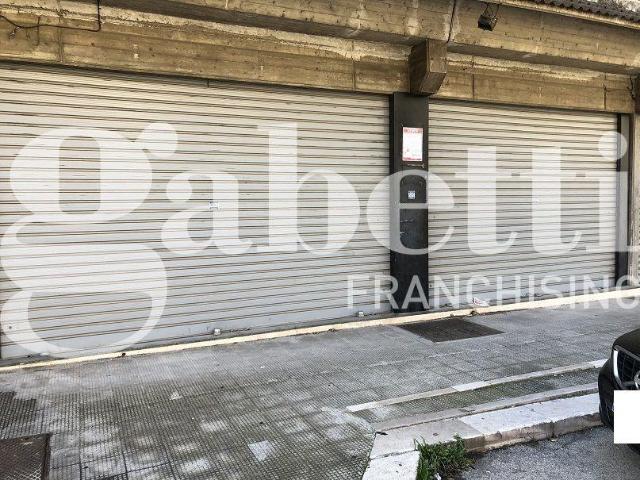 Locale Commerciale in vendita a Canosa di Puglia, Barletta-Andria-Trani