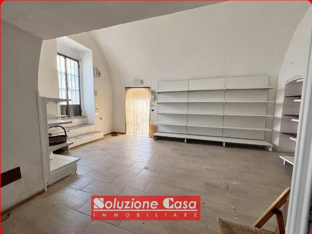 Locale Commerciale in vendita a Canosa di Puglia, Barletta-Andria-Trani