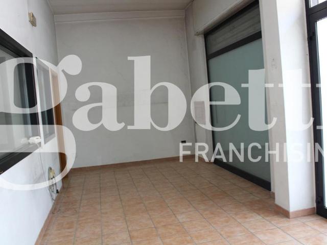 Locale Commerciale in vendita a Puglia, Barletta-andria-trani