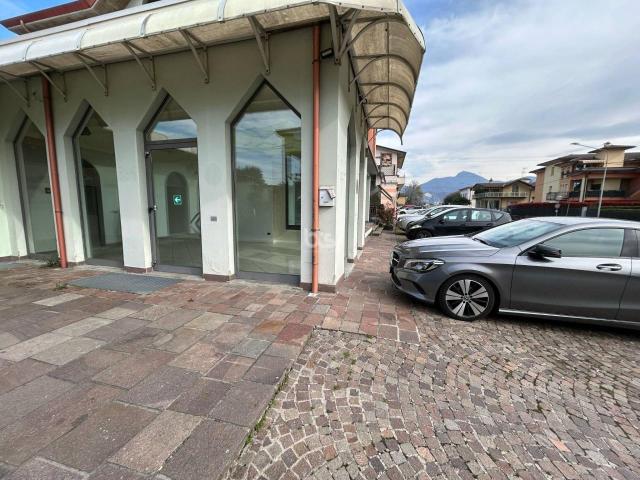 Locale Commerciale in vendita a Pirlotti, Capriolo