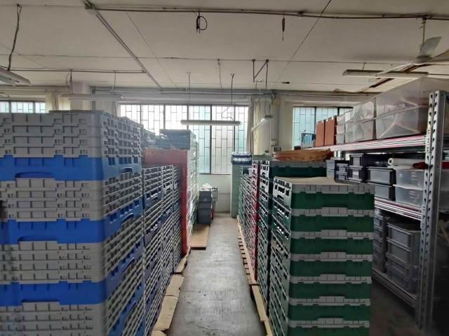 Locale Commerciale in vendita a Realdino, Carate Brianza