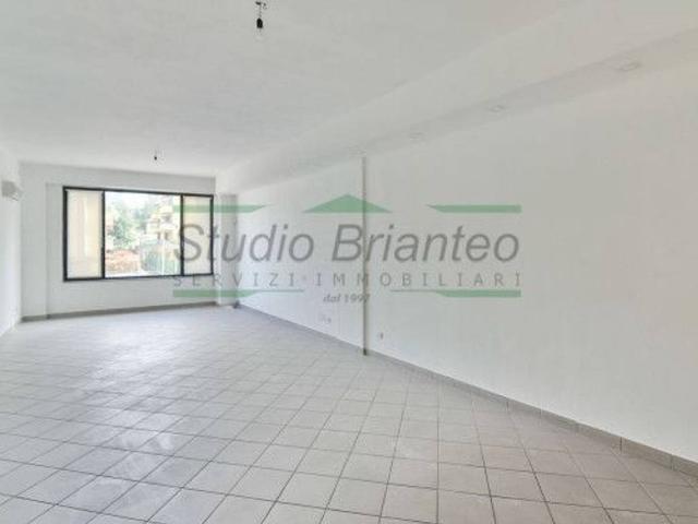 Locale Commerciale in vendita a Realdino, Carate Brianza