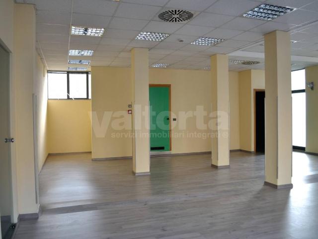 Locale Commerciale in vendita a Realdino, Carate Brianza