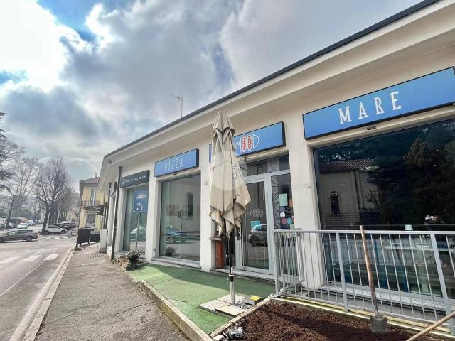 Locale Commerciale in vendita a Realdino, Carate Brianza