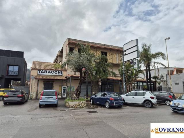 Locale Commerciale in vendita a Carini, Sicilia