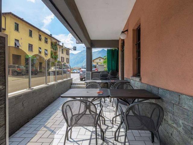 Locale Commerciale in vendita a Carlazzo, Lombardia