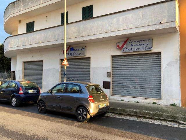 Locale Commerciale in vendita a Puglia, Lecce