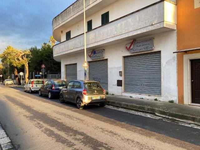 Locale Commerciale in vendita a Puglia, Lecce