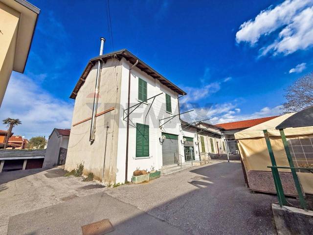 Locale Commerciale in vendita a Passirano, Carnate