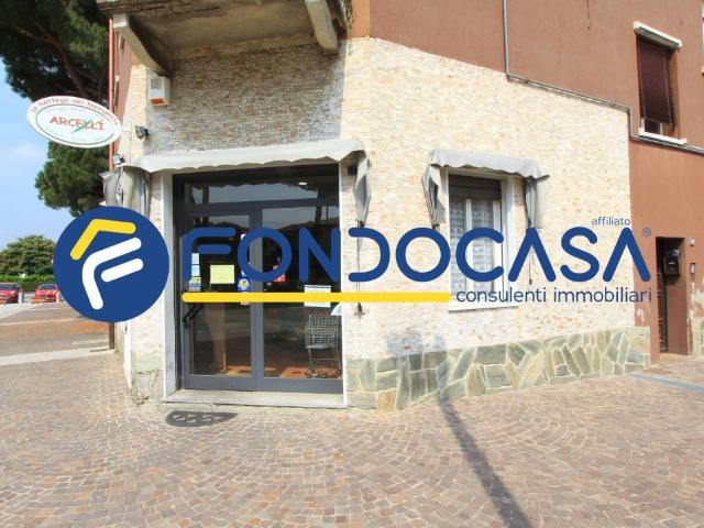 Locale Commerciale in vendita a Passirano, Carnate
