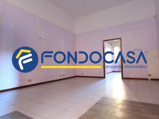 Locale Commerciale in vendita a Carnate, Lombardia
