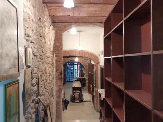 Locale Commerciale in vendita a Fabbrica, Carrara