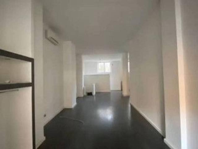 Locale Commerciale in vendita a Carrara, Toscana