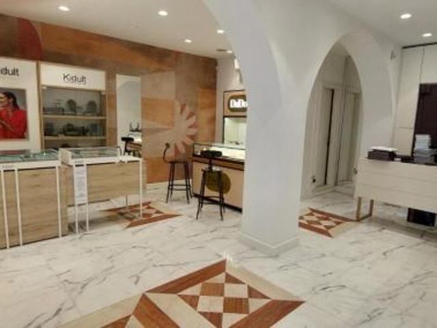 Locale Commerciale in vendita a Codena, Carrara