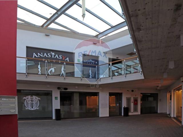 Locale Commerciale in vendita a Carvico, Lombardia