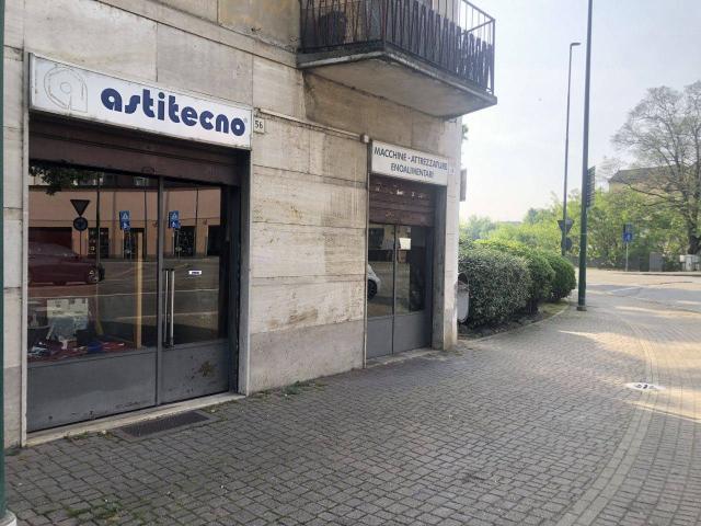 Locale Commerciale in vendita a Piemonte, Alessandria