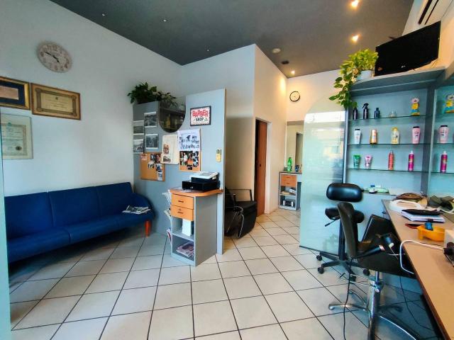 Locale Commerciale in vendita a Unione dei comuni Valli del Reno, Lavino e Samoggia, Casalecchio Di Reno