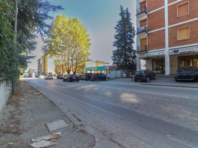 Locale Commerciale in vendita a Unione dei comuni Valli del Reno, Lavino e Samoggia, Casalecchio Di Reno
