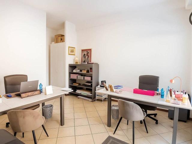 Locale Commerciale in vendita a Unione dei comuni Valli del Reno, Lavino e Samoggia, Casalecchio Di Reno