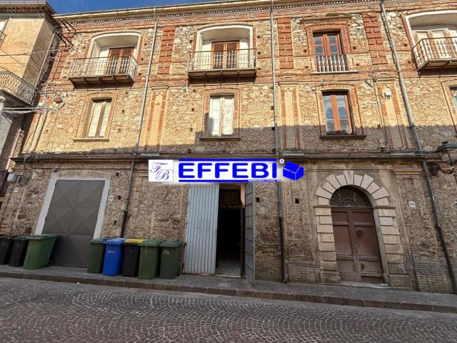 Locale Commerciale in vendita a Macchia, Calabria