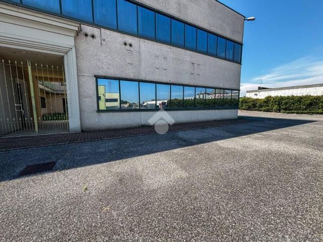 Locale Commerciale in vendita a Casalmaggiore, Lombardia