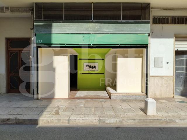 Locale Commerciale in vendita a Puglia, Bari
