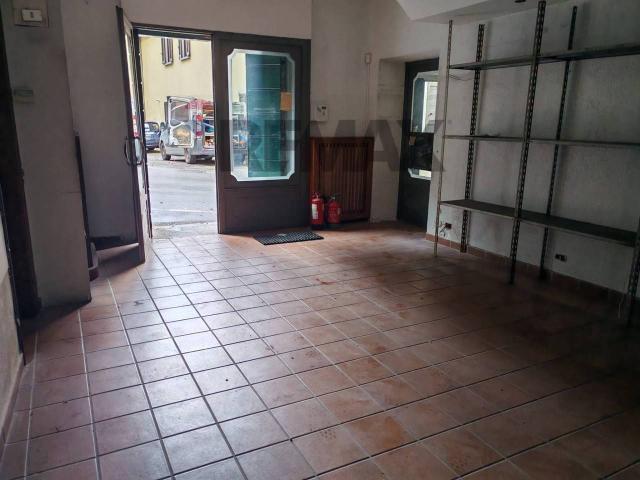 Locale Commerciale in vendita a Casatevecchio, Monticello Brianza