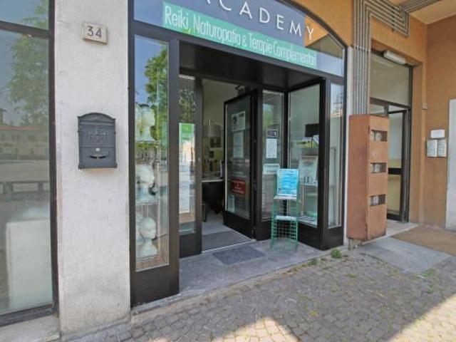 Locale Commerciale in vendita a Cassano D'adda, Lombardia