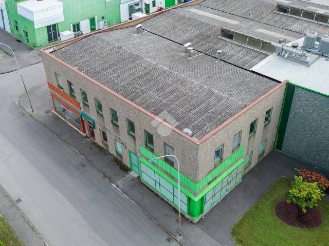 Locale Commerciale in vendita a Cassano D'adda, Lombardia