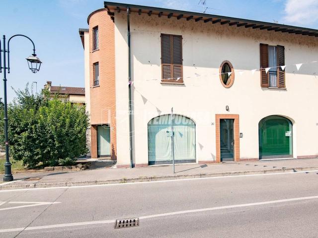 Locale Commerciale in vendita a Cassano D'adda, Lombardia