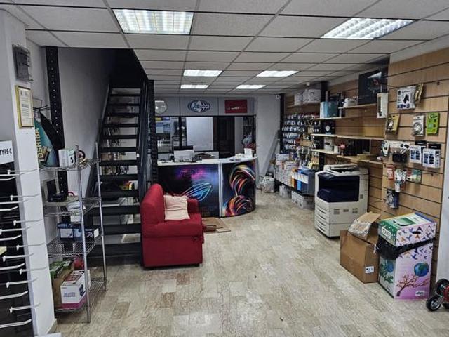 Locale Commerciale in vendita a San Silvestro, Cassino