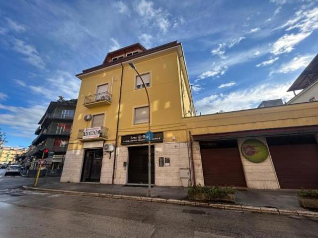 Locale Commerciale in vendita a San Silvestro, Cassino