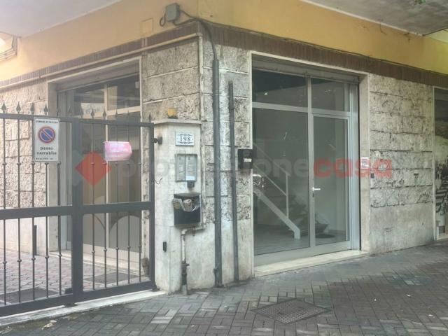 Locale Commerciale in vendita a San Silvestro, Cassino