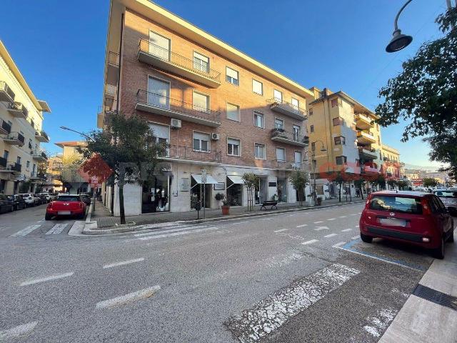 Locale Commerciale in vendita a San Silvestro, Cassino