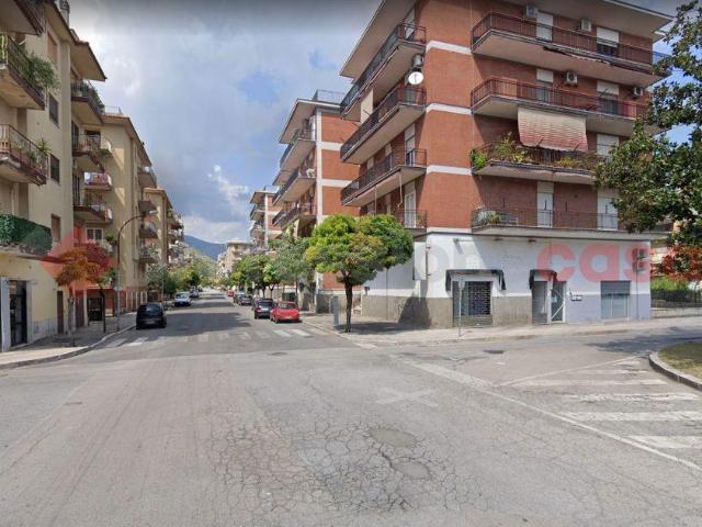 Locale Commerciale in vendita a San Silvestro, Cassino