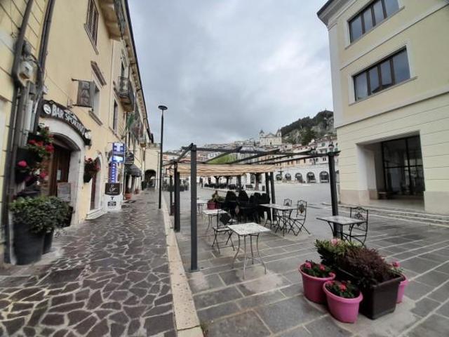 Locale Commerciale in vendita a Castel Di Sangro, Abruzzo