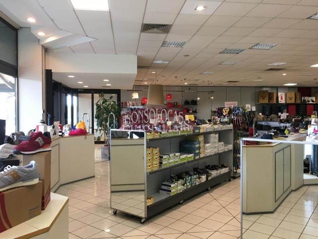 Locale Commerciale in vendita a Castel San Giovanni, Reggio Emilia