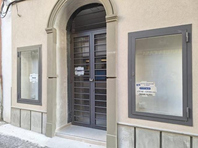 Locale Commerciale in vendita a Caporivo, Castellammare Di Stabia