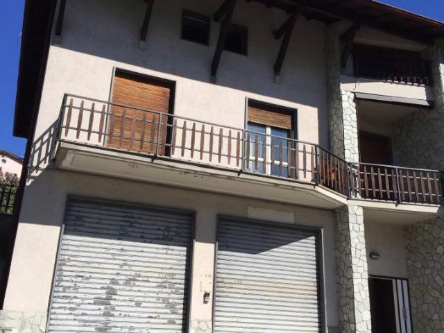 Locale Commerciale in vendita a Castelmarte, Lombardia