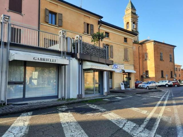 Locale Commerciale in vendita a Terra di Mezzo, Re