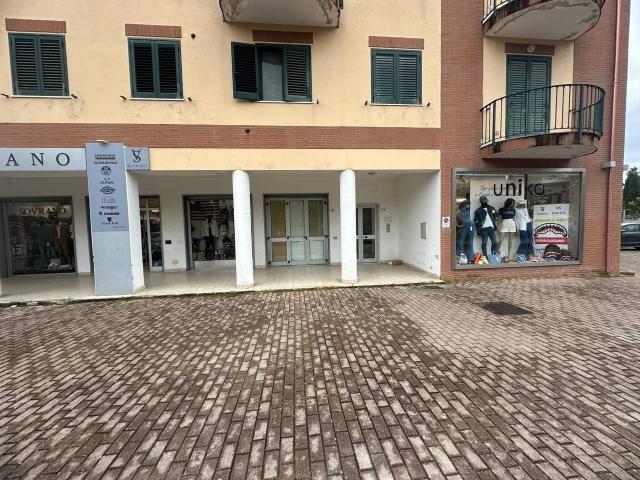 Locale Commerciale in vendita a Castelnuovo Cilento, Campania