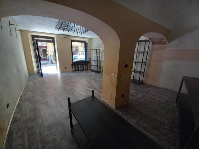 Locale Commerciale in vendita a Piemonte, Asti