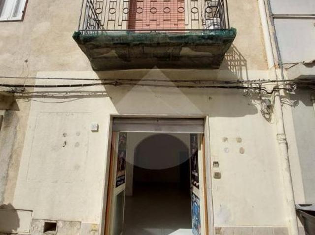 Locale Commerciale in vendita a Quartiere San Niccolò, Castelvetrano