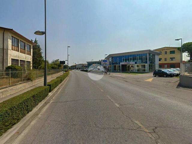 Locale Commerciale in vendita a Castiglione Delle Stiviere, Lombardia